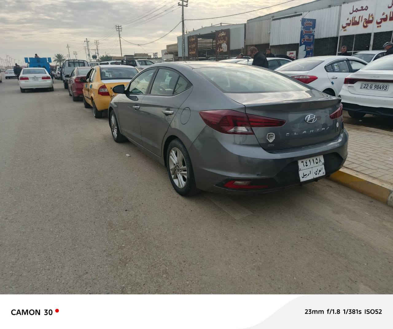 النترا موديل 2019 وارد امريكي بيها جاملغ صبغ عكس السايق وشبر صبغ  بالبنيد جهة الجاملغ المصبوغ محرك 2000 وكير اي تي مكفولات ماشية 126 الف
سعر البيع 130 $ وبيها مجال بسيط للشراي.
السكن بغداد حي اور رقم الهاتف ***********
