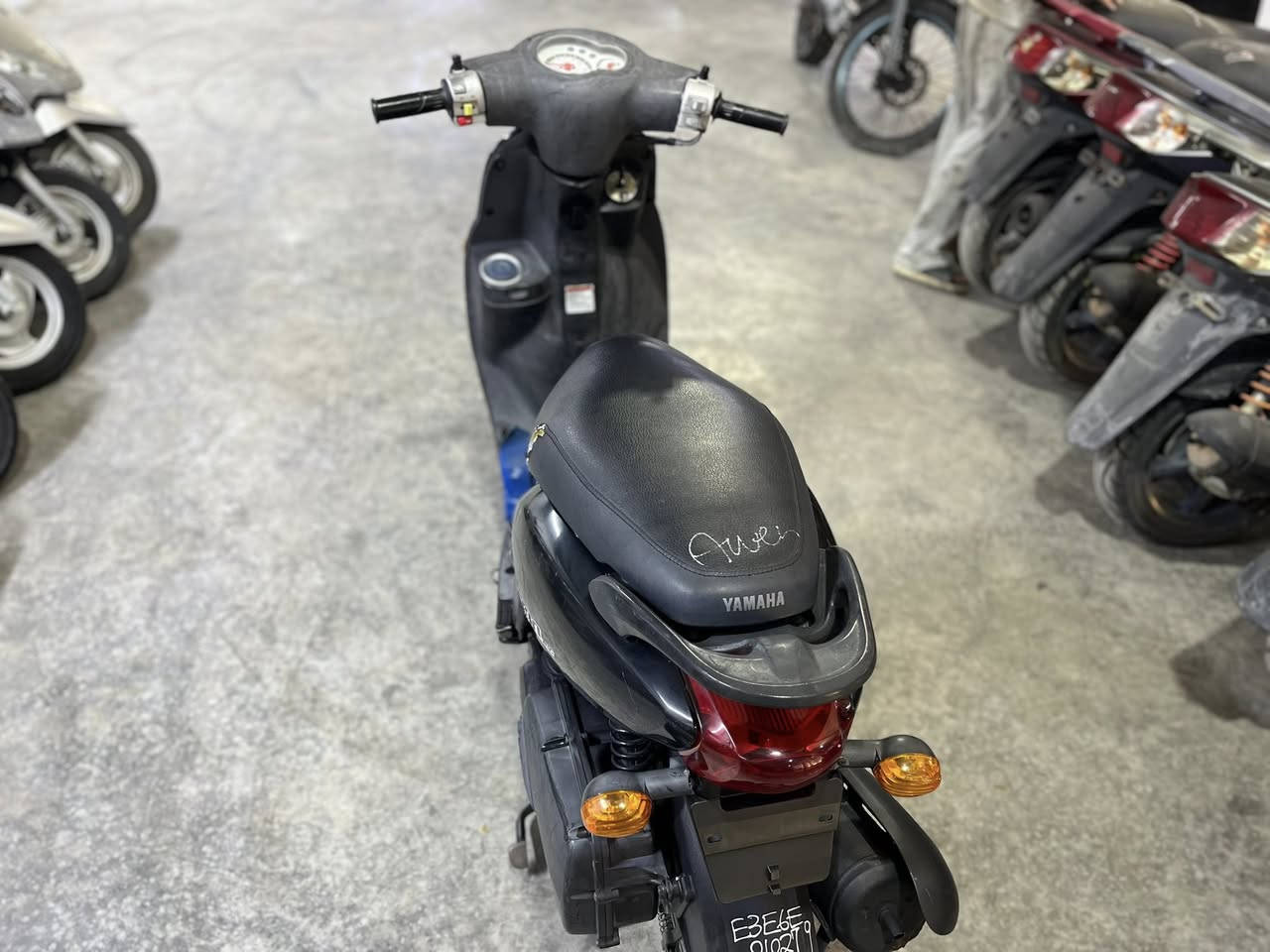 السلام عليكم دراجه فله للبيع الدراجه مفوله للاخير وكامله مكمله الدراجه برغي ممفتوح بيها صارلها عشرين يوم من نازله من الرمبه سعرها مليون و50 وبيها مجال بسيط للشراي الدراجه كفاله عامه للاستفسار راسلني او تتصل *********** مكان الدراجه حله مركز بابل
