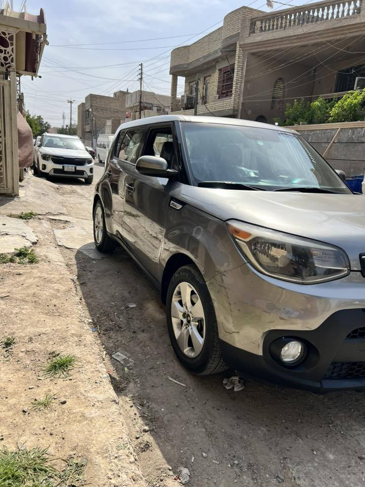 السلام عليكم كيا 
صول 2017 وارد امريكي
حادث كلش خفيف فقط بارد
موضح بالصور والسونار موجود هم 
مواصفات نص فول معروفه 
ماشيه 94 ميل 
محرك 1600 جي دي اي 
سياره نظيفه جدا بالعافيه ع الياخذها 
السعر 105 ورقه 
صاحبها موجود بغداد شرط التحويل 
مكانها بغداد حي الجهاد 
*********** متوفر واتس اب
