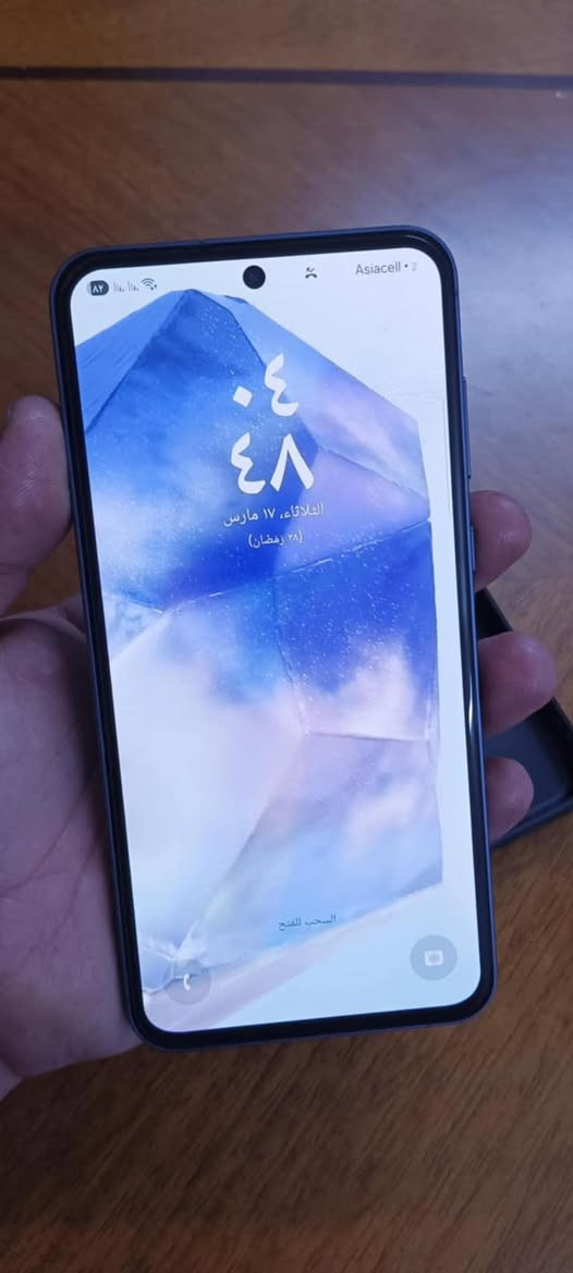 كلكسي A55  باكيت وشاحنه وكيبله ممفتوح بعده للبيع تلفون جدا نظيف استعمال سبوع  فقط وتحي وتفحص السعر 390 الف حت لاسق شركه مشالعه منه ذاكره 256    بغداد سيديه ***********
