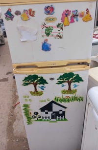 ورحمه الله وبركاته ثلاجه للبيع شغاله السعر 70الف وبيها مجال الاتصال 07...