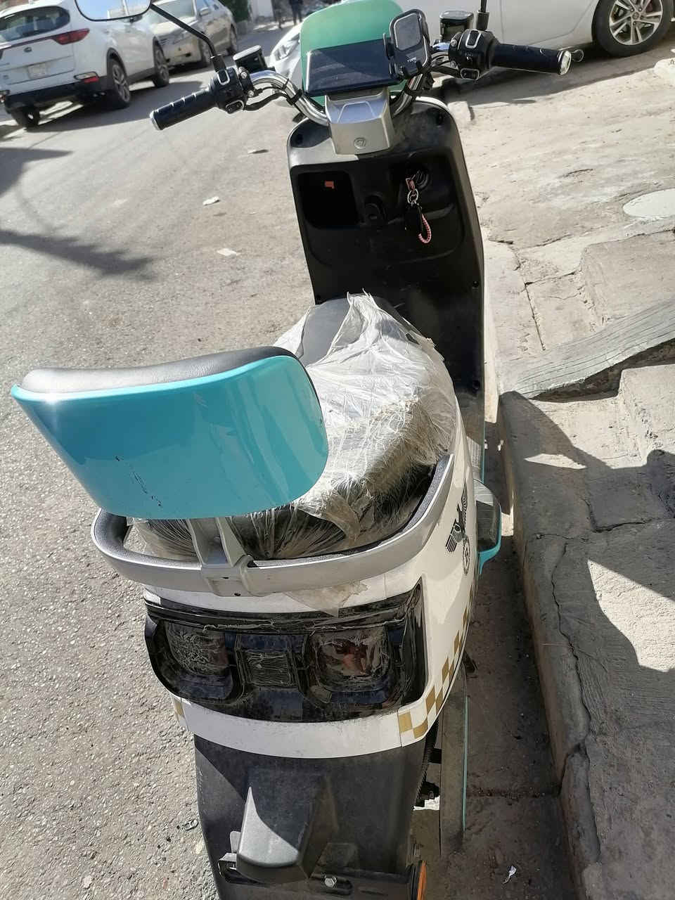 السلام عليكم للبيع  دراجه شحن فول نظافه 6 بطاريات بك R بيه كلشي شغال اي نقص مابيه 4 سرعه بغداد بيهحي العامل سعر 700 للاستفسار ***********
