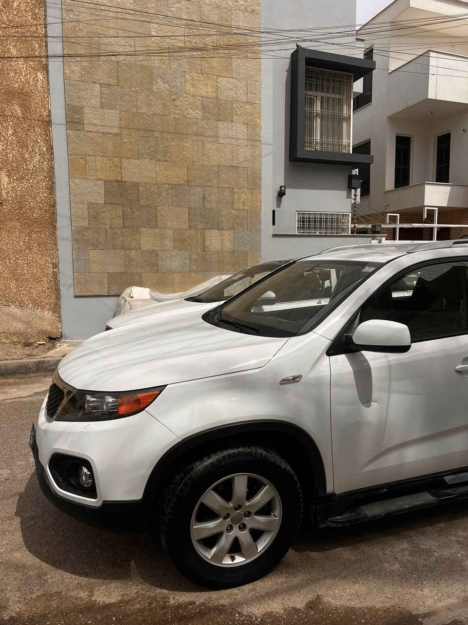 السلام عليكم 
سورنتو 2012 خليجي مكفولة من الصبغ 
مكينة 2400 دوش اربعة سلندر سبعة راكب السيارة من الشركة على ايد وحدة 
كلشش جديدة ماشية 109 الف حقيقي وين ميعجبك افحص  مكينة وكير بلاديات على وضع الشركة 
السيارة جاهزة من جميع النواحي قبل سبوع مسوي صدر خلفي امامي شغل درجة اولى 
السعر 143 
مكاني بغداد 
رقم الهاتف ***********
