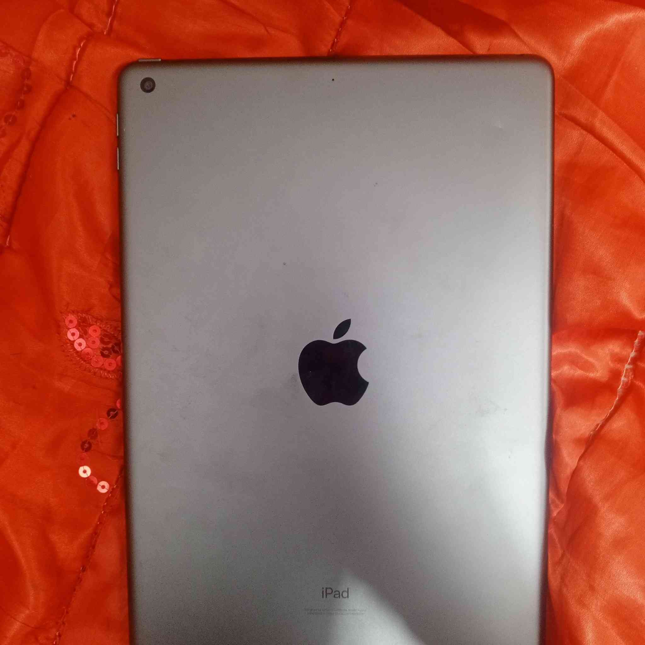 سلام عليكم ايباد 9
ذاكرة 256بطاريه97.  نظافة الجهاز 95
قافل ايكلود. 
السعر 130  مكاني بغداد


**إذا كنت صاحب هذا الإعلان وتريد حذفه لأي سبب، رجاءا أرسل رسالة إلى الدعم الفني**