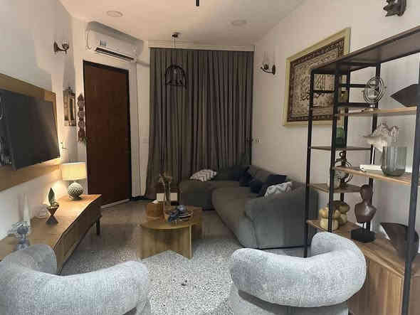 منزل  ،،متميز للايجار مليون وربع وبي مجال ،،في الدورة جمعية خير الله طابو ، المساحة١٥٠م ، الواجهة 6م ، النزال٢٥م. 👇 ثلاث غرف نوم 
اثنين حمامات 
موقع ممتاز 
مجهز بالسبالت مع نصف الأثاث 

للاستفسار الاتصال على الارقام
***********
***********
***********
