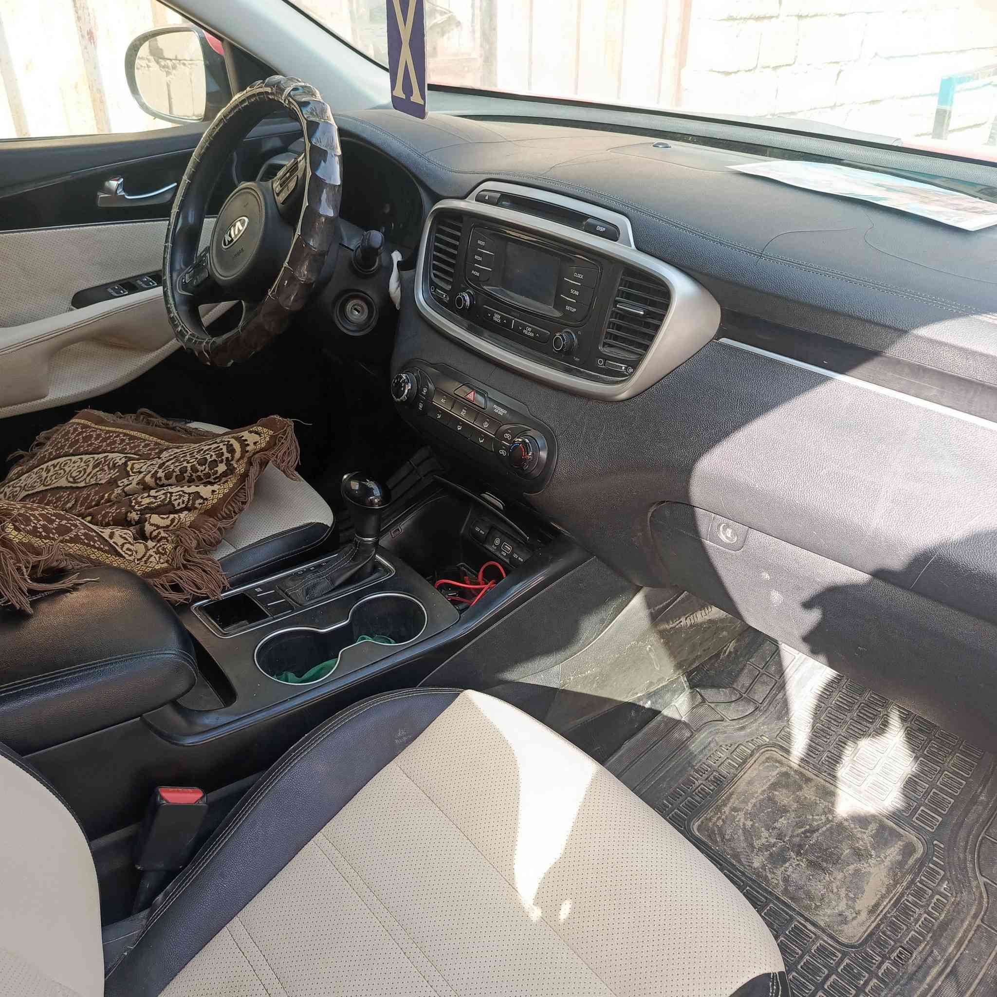 سياره موديل 16سورنتو محرك 2400تبديل بيه باب السائق ترجيع شركه ورشات صبغ قليله سياره خير من الله كير حداديه محرك مكفول السعر 150وبيه مجال قليل حك الجيه الاتصال ع رقم ***********او ع الفيس
