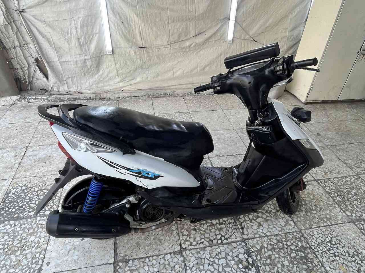 ***********
***********
السعر (425)
العنوان بغداد حي الجامعة 
السلام عليكم للبيع ماكس ثعلب سرعة 140 دراجة بلاديه مكينه جاهزه بدون لا نضوح ولا تبخير ولا صوت شلعة معدل كابريتر بلادي سلف بلادي صالنصه بلادي ويل امامي خلفي بلادي الدراجة كلها بلاديه كهربائيات ( سلف شغال لايت امامي زنون شغال اشاير يمنه يسره دبل شغال هورن شغال عداد بنزين شغال )
بيها فقط البريك الخلفي يحتاجله قمجي والباتري ضعيف باقي الدرااجة كامله وموضحه بالصور.
