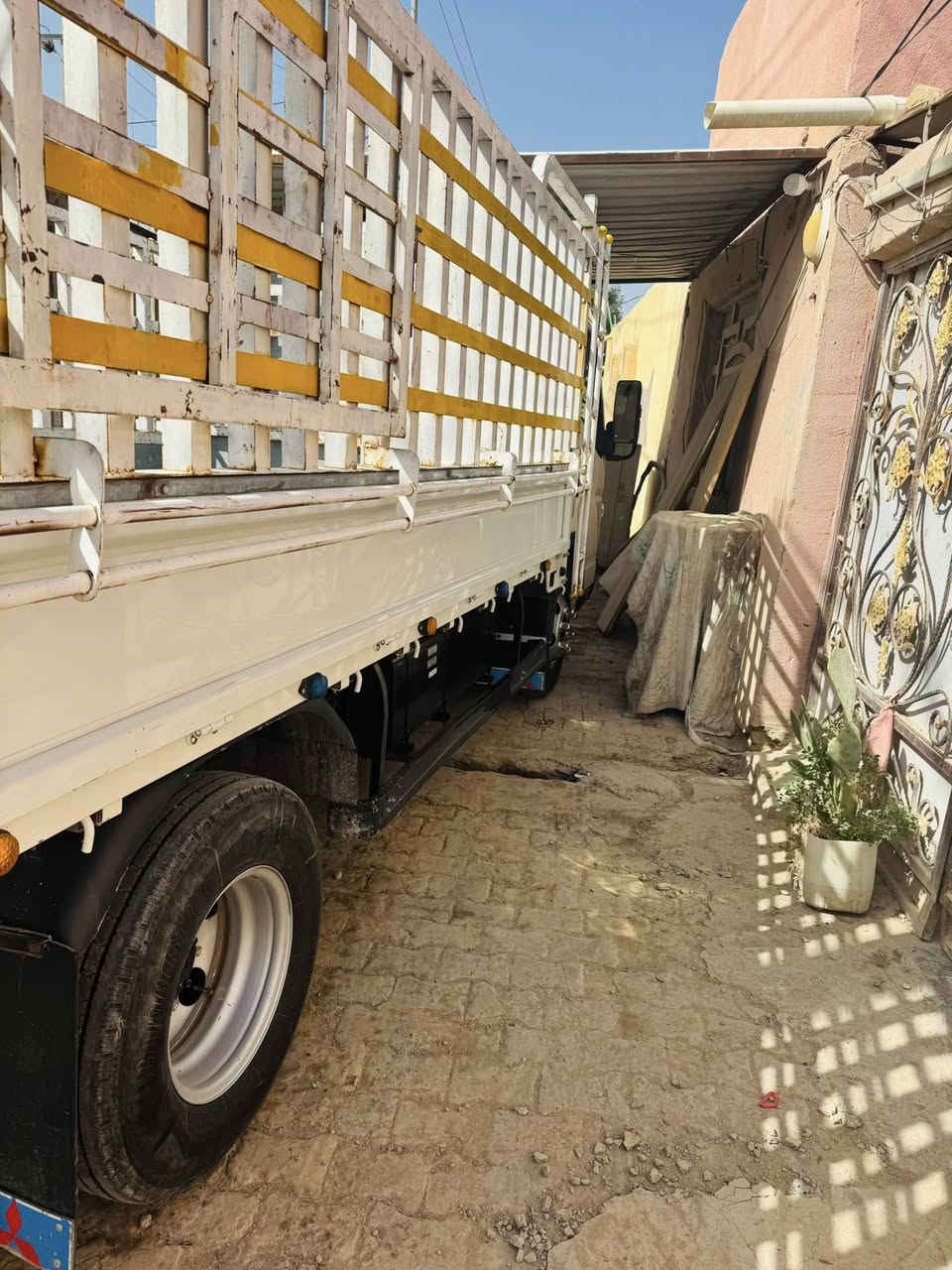 سلام عليكم كنتر حمل للبيع موديل 2024 أخت الجديده سياره مامتعوبه مثل ما موضح بصوره للاستفسار اتصال ***********
