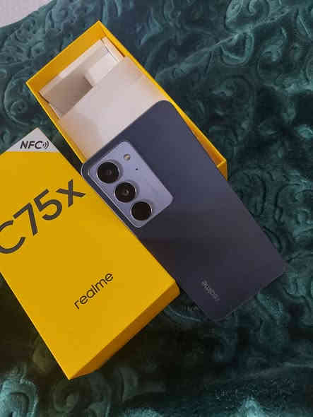 السلام عليكم مبايل ردمي 
نظيف جدا استخدام قليل بسعر مناسب 
مكفول كفاله عامة 
للتواصل  ***********
