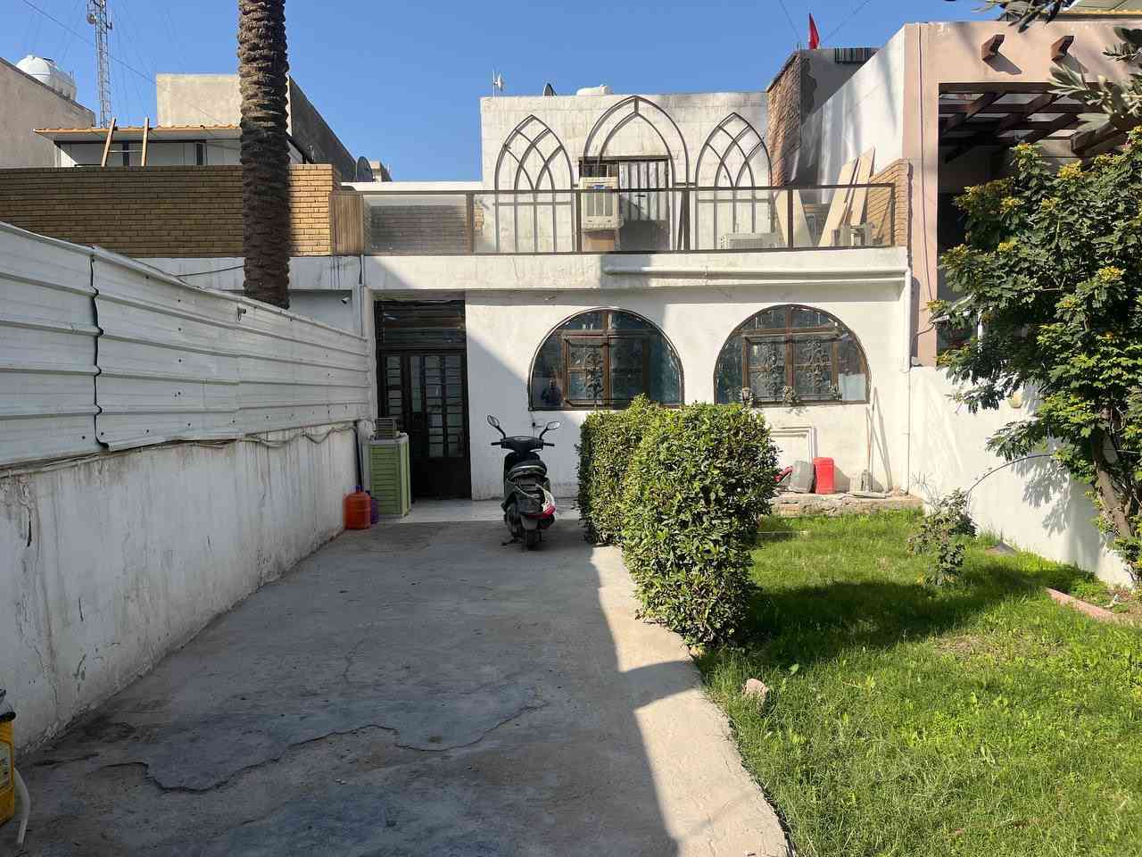 السلام عليكم 
⚠️:التواصل معنا مباشر نحن اصحاب الدار
 دار للبيع فقط… دار للبيع فقط
طابو ملك صرف … طابو ملك صرف
سند مستقل
يُباع بالكامل بدون تقطيع
المساحة ٢٠٩ متر 
الواجهة ٧،٢٥ متر
النزال ٢٨ متر
يحتوي على ٣ غرف نوم +صالة + غرفة طعام + مطبخ+ حمام٢ + كراج يستوعب سيارتين مع حديقة 

العنوان :- بغداد - منطقة علي الصالح (مقابيل مرور الطوبجي)- الشارع الي بعد شارع البدوي - بالقرب من مجمع رويال ستي السكني

اي استفسار الاتصال على الارقام :-
***********
***********
احمد محمد
