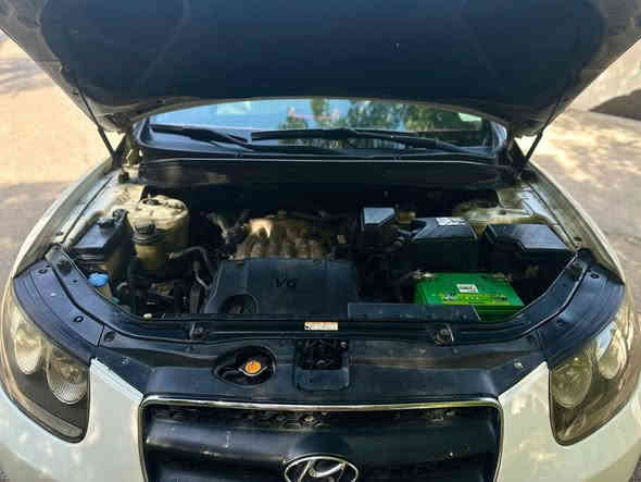 السلام عليكم 
سنتافيا ٢٠٠٩ شركة عامة 
محرك سته سلندر ٢٧٠٠ المرغوب 
رقم بغداد تسلسلي بسمي 
ماشية ٢٤٠ حقيقي 
بيها جاملغ الامامي مفتوح ونصه مصبوغ مع الدعاميات البلاستك فقط 
فتحة +تحكم ستيرن جهتين +كاميرا و شاشة لاين زنون 
مكاني بالكوت معروضة ب ١٤٢ وبيها مجال
***********6
