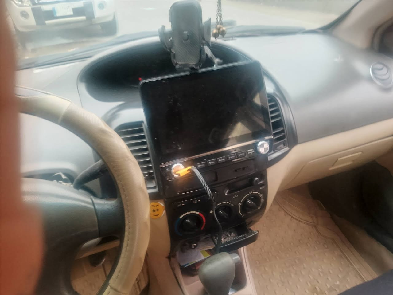 جيلي ام كي موديل 2012 محرك كير كورلا اوتماتيك صارلها اسبوعين من تحورت رقم انكليزي مصفر هيئة وغرامات سنوية لحد 2031  سيارة جاهزة اني وكيل الاول مراوس ابو بيع للاتصال ***********
