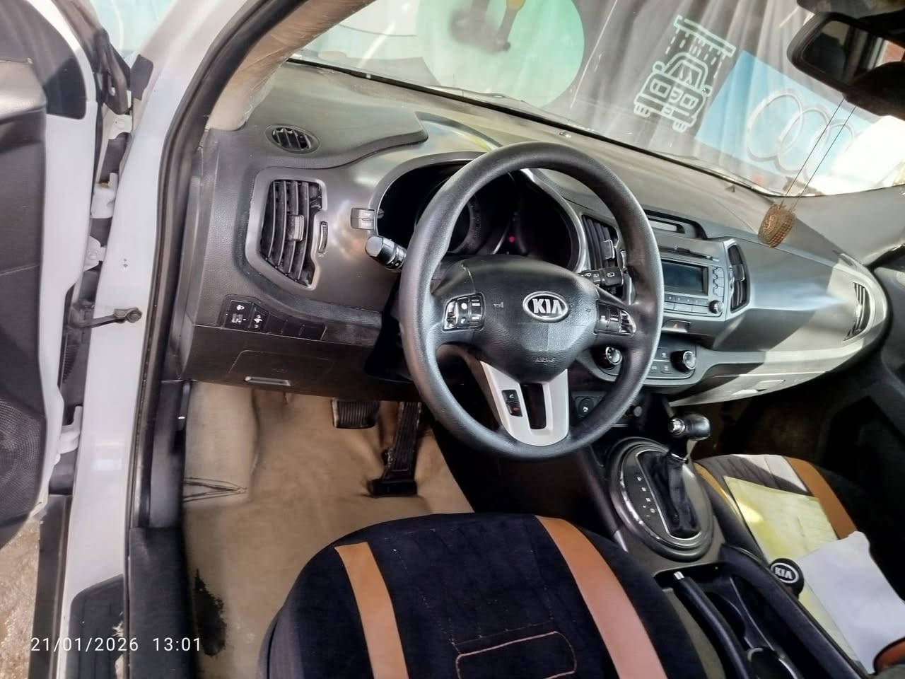 السلام سياره كيه سبورتج مديل 2014 سياره حلوه ونضيفه وكفاله عده قطعه وحده صبخ الباب وره السدر سياره كير مكينه تبريد تدفئه خير من الله مكان سياره بصره شط العرب السعر 145 رقم الهاتف ***********
