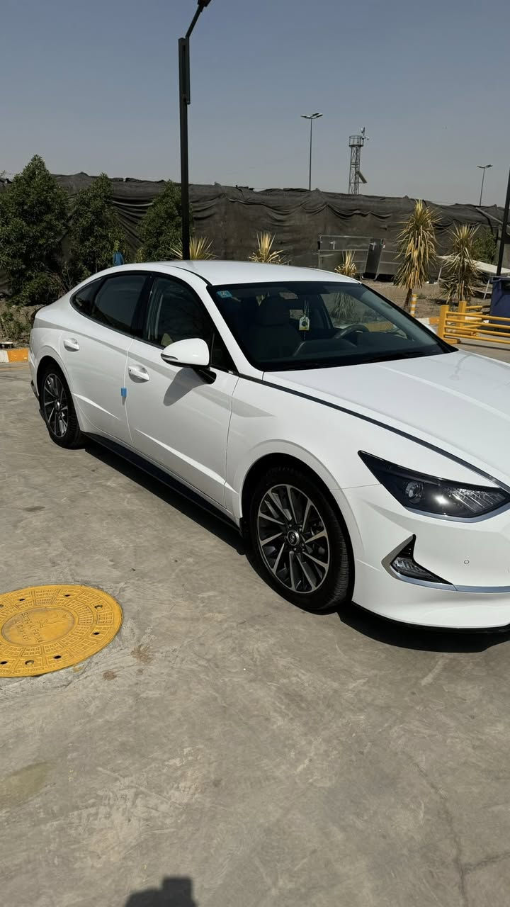 سوناتا ٢٠٢٣ وارد خليجي بدون حادث كلين( فقط تكحيل شخوط دعامية خلفية)
ماشيه ٢٧ الف كيلو متر

مواصفات 

محرك  (٢.٥ )اربعة سلندر

شاشه كار بلي 

تحكم بل منحدرات

اوتو هولد

كروز تثبيت سرعة

كشن سايق كهرباء

خمس وضعيات قياده

دخول ذكي

تشغيل عن بعد

كامرا خلفية

حساسات خلفية

حساسات اماميه 

مري كهرباء

كير دكم

بردات خلفية بلادي

كشن قماش مدوشمها جلد

شفتات ستيرن رياضية

سايد بريك كهرباء

قطعتين تبريد

سعر السياره ٢١٨ وبيها مجال للشراي

مكان السيارة بالمنصور
***********
