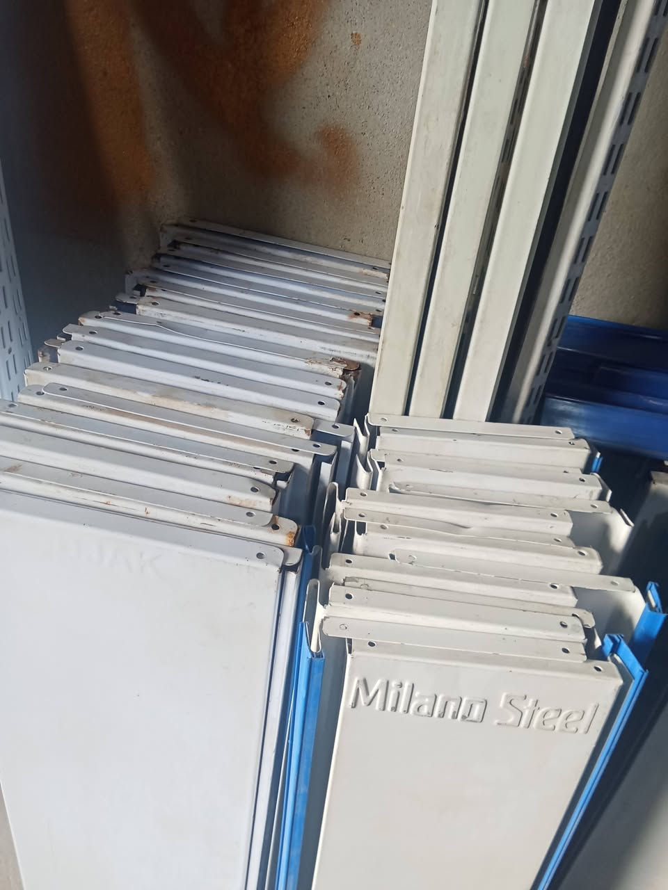 25 متر رف جداري مستعمل قليل مكاني كركوك اتصل ***********
