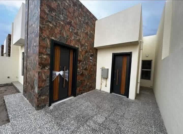 بيت للبيع طابق واحد بلوك ١٧ مساحة ٢٠٠ م نظام غربي للاستفسار خاص او ***********
