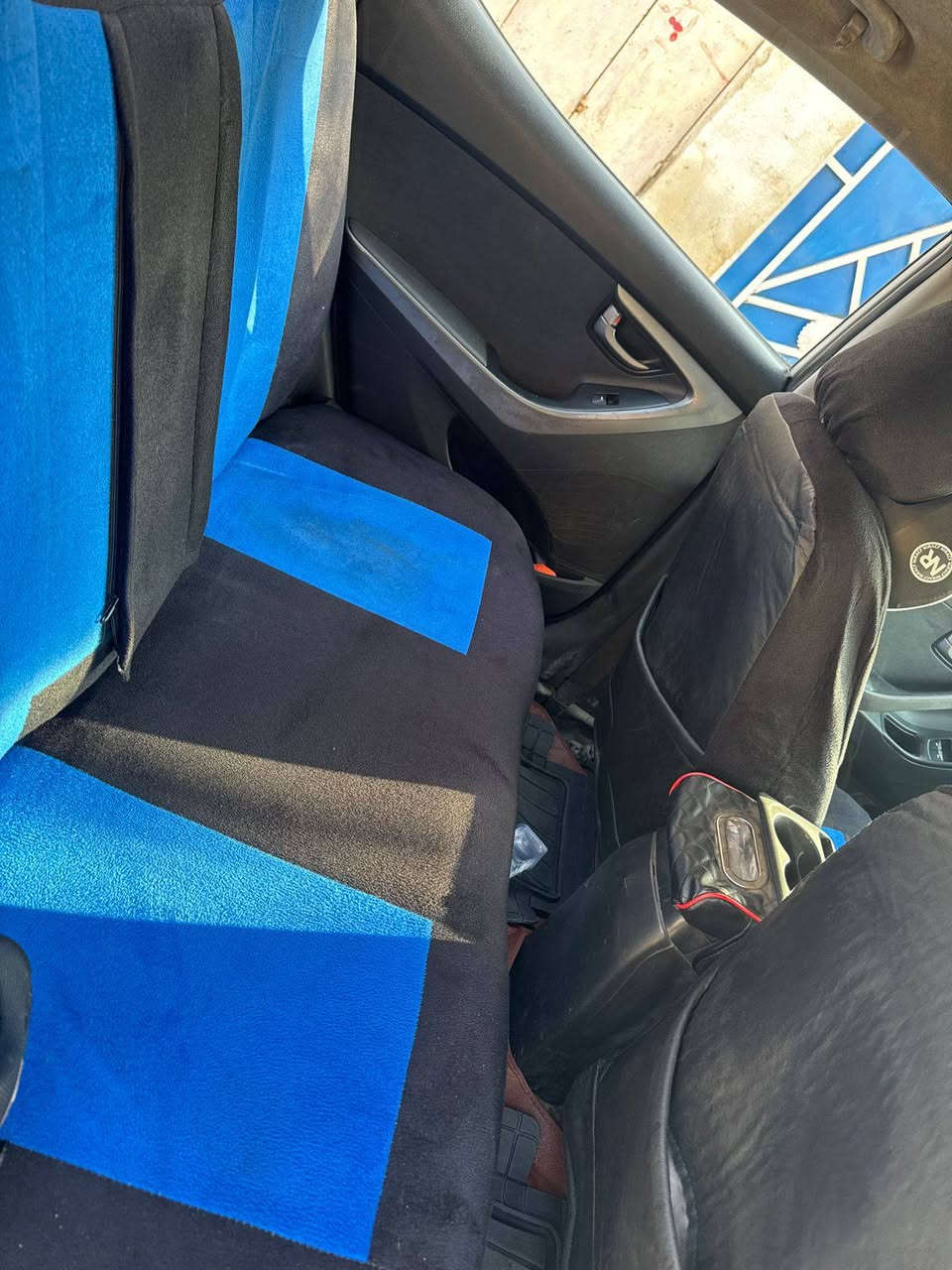 النترا افانتي رصاصيه موديل 2012 وارد كوري
مكينه جي دي اي 1600 
سياره كما موضحه بصور بيها ضربه بلباب بصف سايق و بيها باب خلف سايق بي شوي جراد وقماره كذالك  مكينه مفتوح قبق فوك فقط معلي كازكيت علمود لدوانز لان معروفه جي دي اي دك دوانز  حالين بعد ما رفع كازكيت ماكو دوانز بلبانزين عادي  كير جديد بيها نقوصات بحداديه قليله تبريد جديد ويلكب 4 وكبات هم4 سعر مطلوب  75 ورقه وبيها مجال قليل 
عنواني البصره الاصمعي
***********
