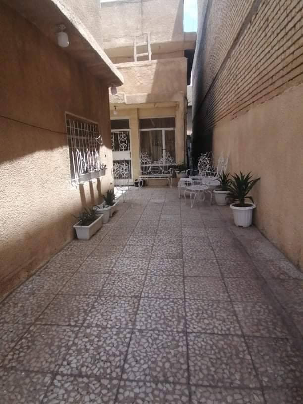 دار مع مشتملين للبيع مساحه مذكورة بالصور  الضباط حي القاهرة خلف حلويات عدنان قرب جامع غفار الذتوب بالفرع خلفه  الاتصال على الرقم غير متواجد بالفيس اتصل هاتفيا يوجد واتساب بالرقمين  ***********
***********
ابو مصطفى
رجائا اتصل هاتفيا او واتساب غير متواجد بالفيس  وشكرا
