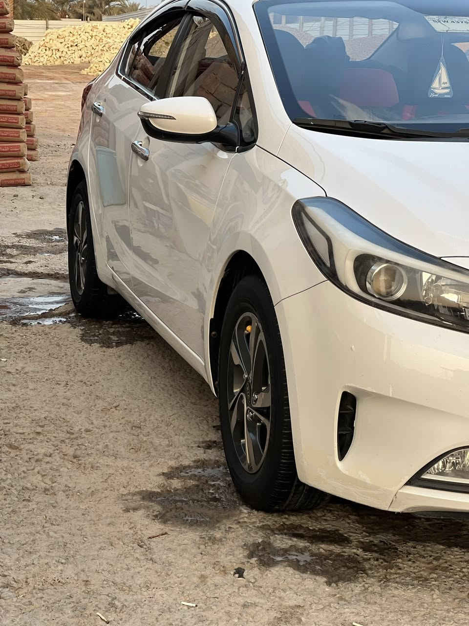 سيراتو لبيع كفاله حته من البارد مديل ١٧ ماشيه ١٣١ لون صدفي ابو الشذره رقم أربيل بسم شركه سنويه صاقطه ١٣٥ وبيها مجال قليل ***********
