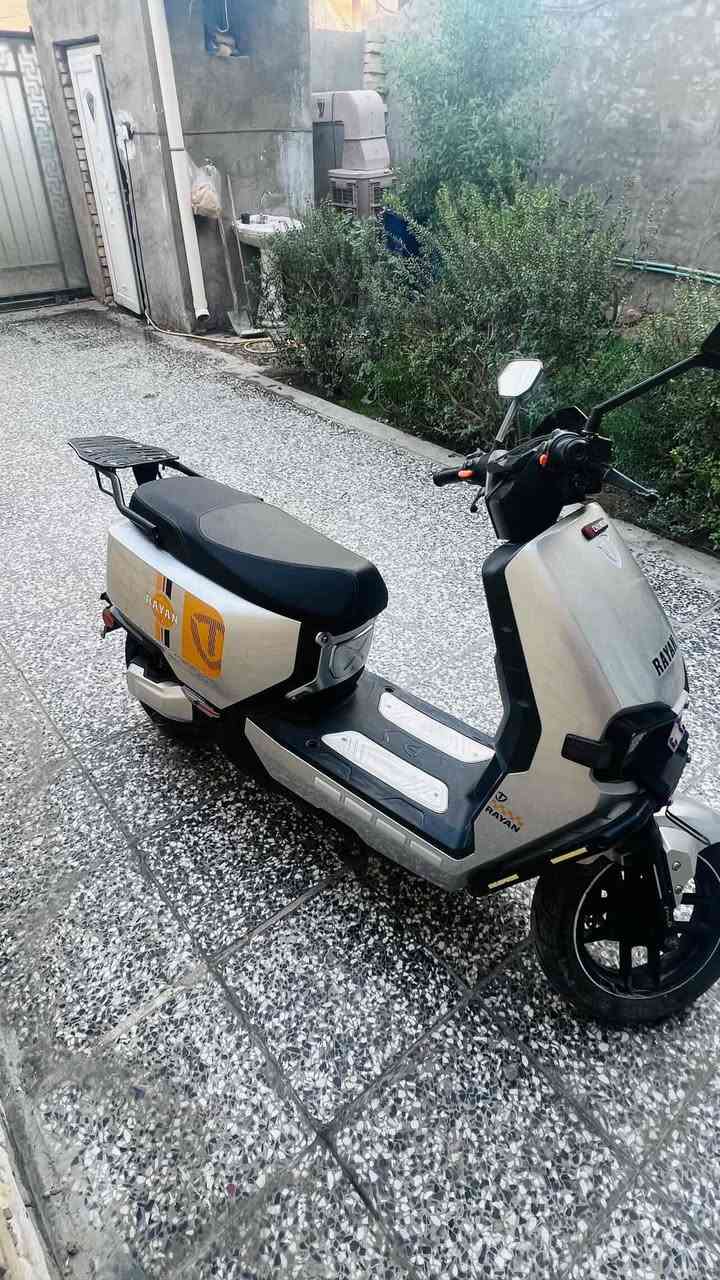 دراجه شحن الريان لون رصاصي الموصفات دبل إشاره عالي ناصي 6بطاريات بقدرت 72 فولت و35 أمبير دراجه جديده زاغ مابيه  تحتوي على 3سرعات مختلفه مكابح هيدروليكية  نضام تشغيل بصمه ملف 2000 السعر 850 وبيه مجال رقم ***********
