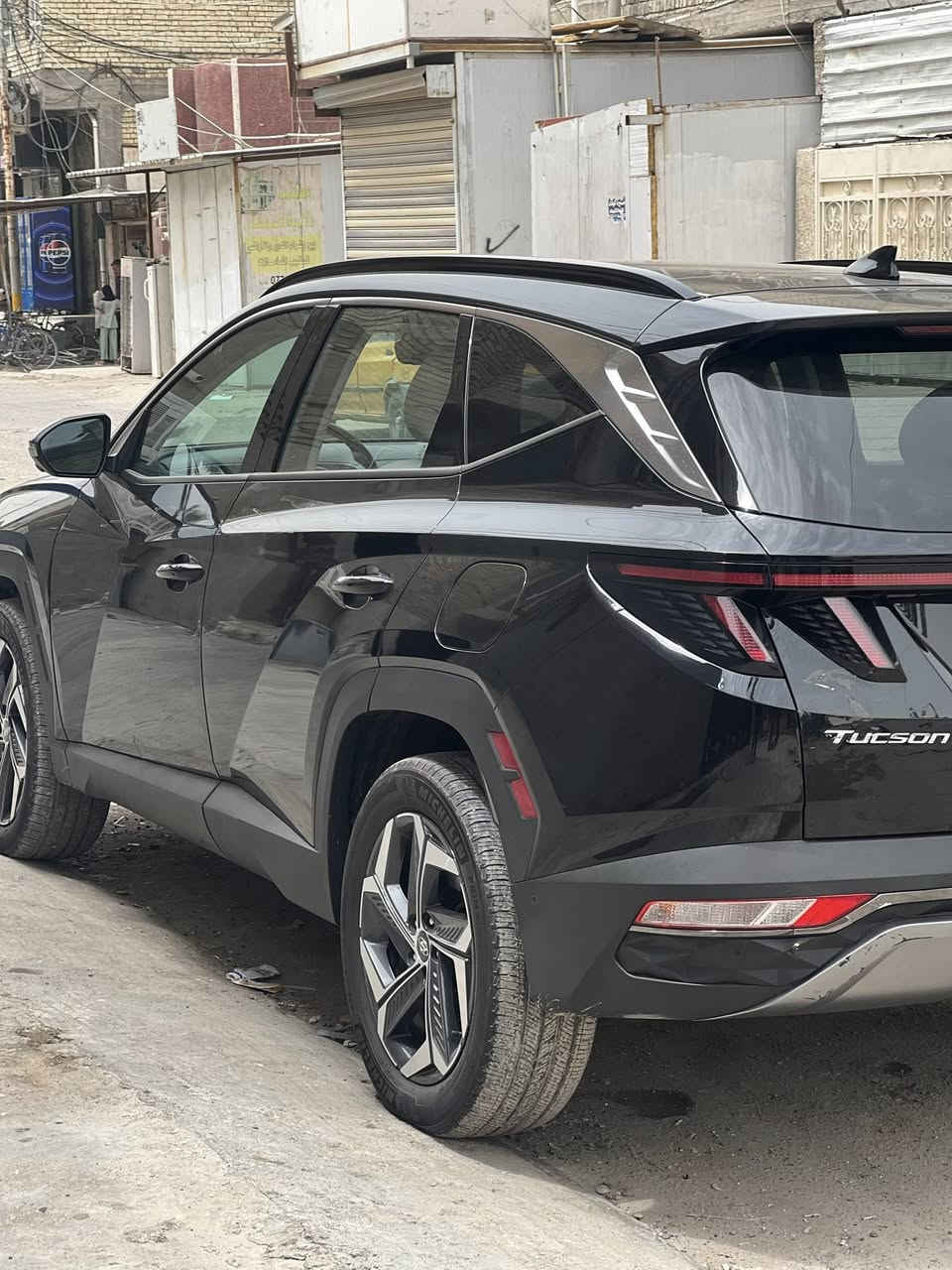 سلام عليكم
توسان ٢٠٢٣ هايبرد 
سياره فول مواصفات 
سياره حادث  ربع بنيد بارد بدون صبغ
سياره حلوة كلش احلة من لصور 
سياره ٢٢٠ وبيهة مجال 
***********
