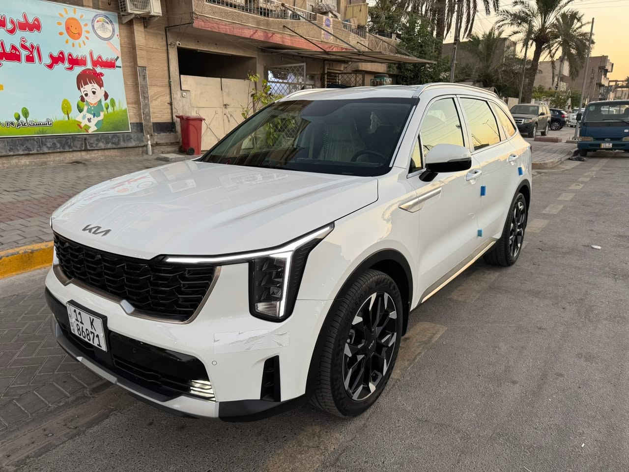 السلام عليكم سورنتو 2025 خليجي مكفولة بدون بارد او صبغ او حالوب بيها رصعه بالجاملغ الايمن مواصفات نص فول ماشية 33 الف 6 سلندر دبل كامرة داتا شو ويل 20 شفتات سترين كراسي الامامية كهرباء شاحن وايرليس شاشة متصلة صندوك كهرباء بردات خلفية 3 قطع تبريد 7 راكب لد داخلي متغير بصمة تشغيل عن بعد حساس امامي خلفي تشغيل عن بعد  وباقي المواصفات السعر 297 ورقة وبيها مجال ***********

