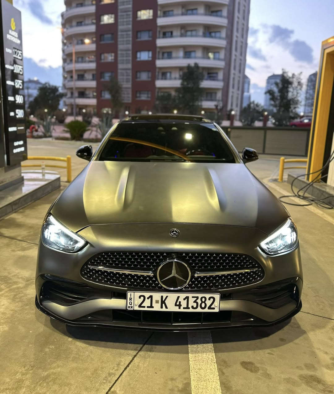 سلام عليكم مارسيدس C 300 2022. AMG ندكر نكول تقريبا اكو ٣ سيارات بلعراق بهيج لون  بلادي طافي لون مميز وبيها كتاب تضليل صادر من مديرية المرور سليمانيه فول مواصفات اعلى فئه حادث خفيف نص بونيد وبيها مكان تعديل صغيرPDR بدون مسجات يعني بدون خلل بلشاشه مسويلها سيرفس عام من دهن فلاتر من كولشي ماشيه ٥٠ الف 
بصمه بانوراما ٥ كامرات داخل احمر بلادي كشنات كهرباء كشنان خزن GPS دواخل كاربون بلادي داخل لدات 64 لون كامل رادارات 360 درجه حساسات لايتات زينون ليزري. كشنات تدفئه نظام خرائط شغال دوسات ومري علامة مارسدس ترحيب تحديد مسار قوي كشنات مساج صندوق كهربائي وبعد بيها هواي مواصفات سياره دنيار مصرف مابيها السعر 338. وبي مجال قليل مكان السياره السليمانيه ارقام سنويه جديده ب أسمي ***********   منزلكم صور حادث
