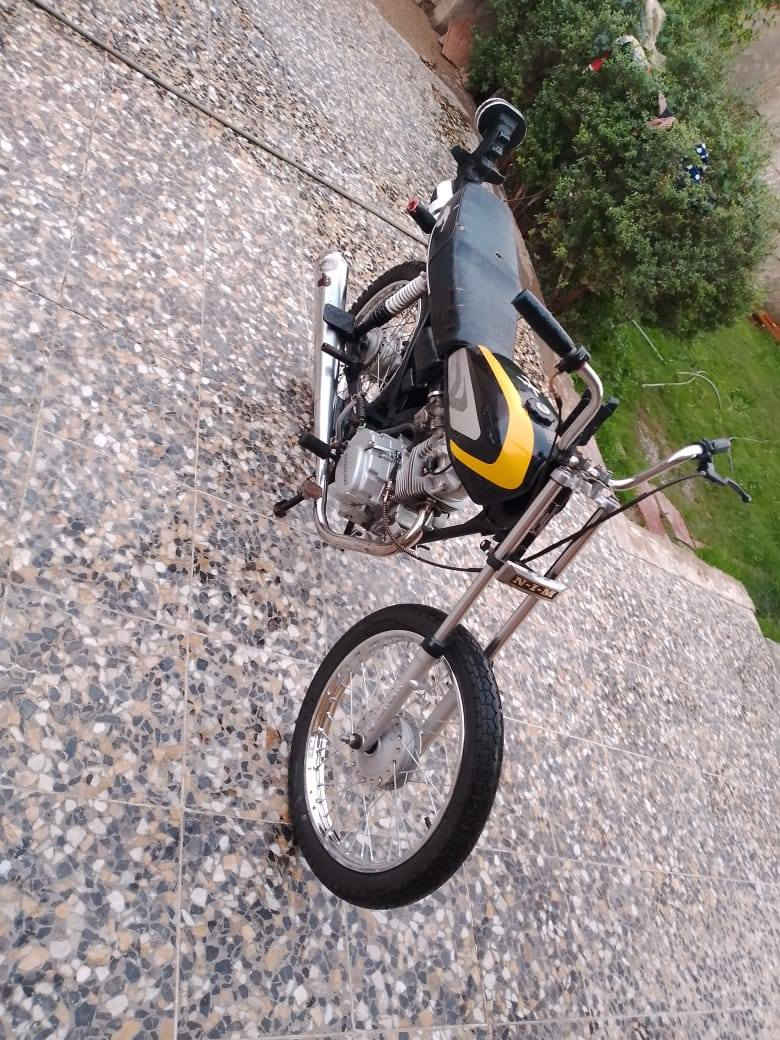 مره خصت الادمن المحترم هاي دراجه للبيع  مال حربكه وتعليك دراجه شغاله ومضمونه لا تبخير ولا تنقيص ولا اي عطل بس شغل واطلع انسه توكفك بالشارع  سعرهه 350 وبيها مجال عنوان بغداد المدائن ***********
