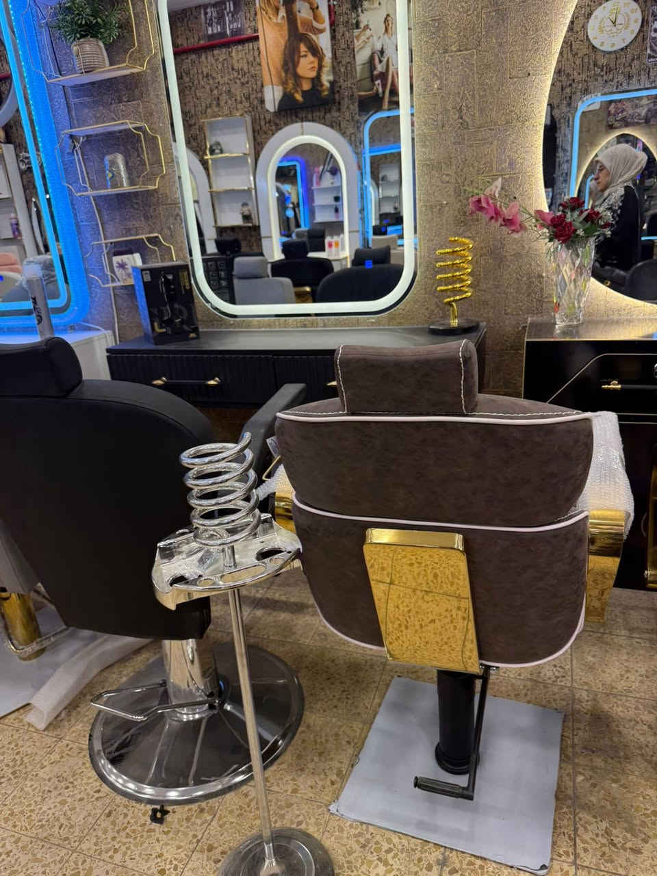 كراسي حلاقة موديلات والوان مختلفه 
@إشارة


**إذا كنت صاحب هذا الإعلان وتريد حذفه لأي سبب، رجاءا أرسل رسالة إلى الدعم الفني**