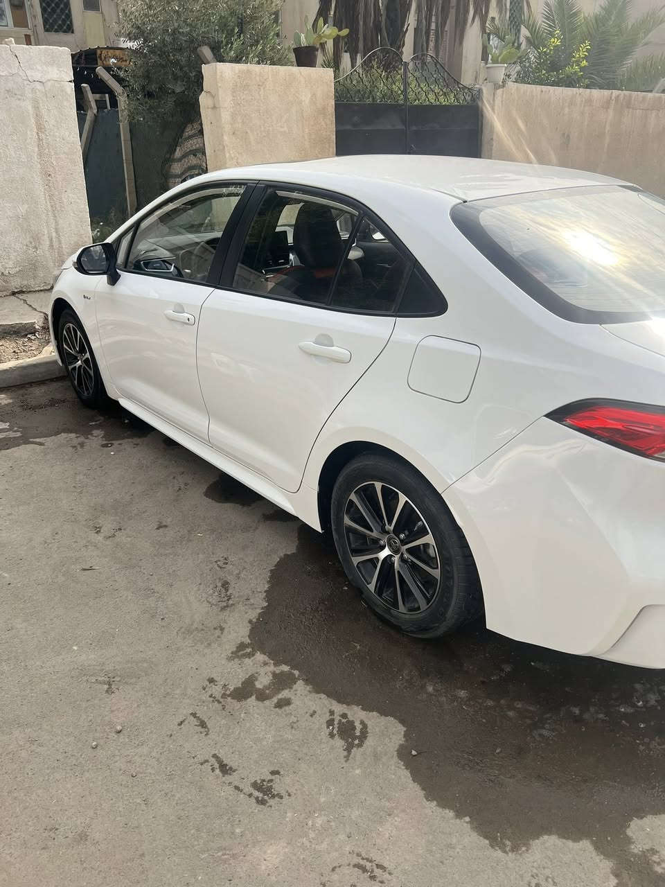 السلام عليكم للبيع كورلا هايبرد موديل ٢٠٢٤ الشكل الأمريكي رقم بغداد ماشيه ٢٧ الف كم فول مواصفات عدا الكشن مو كهرباء داخل جلد احمر مكفوله من الصبغ والتبديل والبارد 
السعر ١٥ الف دولار. وبيها مجال بسيط
مكان السياره بغداد السيديه
***********
