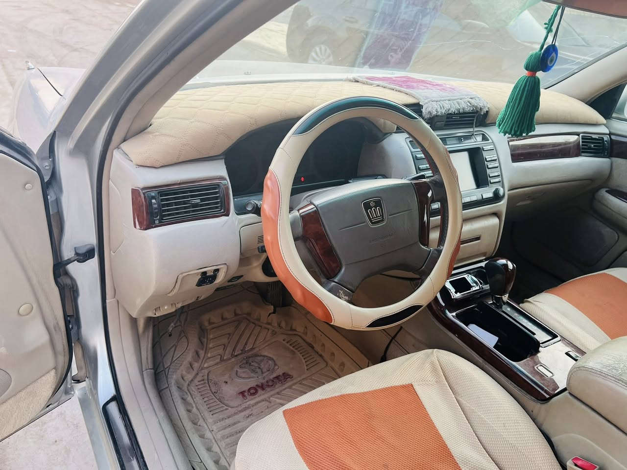 السلام عليكم سياره جنون للبيع مديل 2002 كفاله من الكص والنقل سياره جاهزه بيهه جراد بلجاملغات الخلفيه السياره بأسمي السعر 100 وبيع مجال قليل ***********
