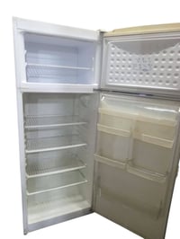 ثلاجه ٢٠قدم نضافة ٨٠%تجميد فول نوع فستل تركيه سعره ٢٠٠الف وبيه مجال مك...