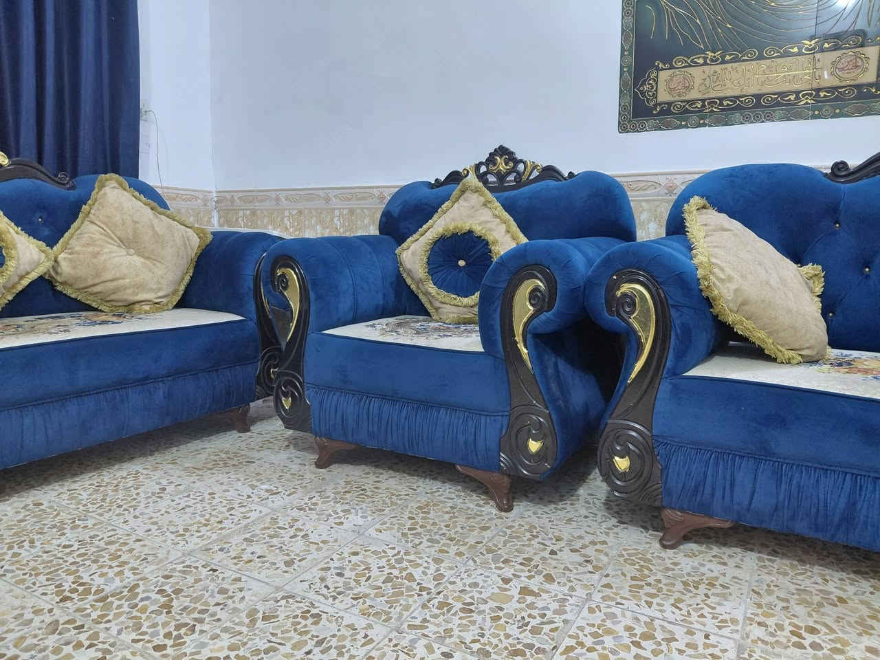 السلام عليكم، تخم استقبال للبيع مكون من خمس قطع نظيف ومرتب مثل ما موضح بالصور ، مكاني بغداد الحسينية، السعر ٤٠٠ الف .
رقم الهاتف ، ***********
