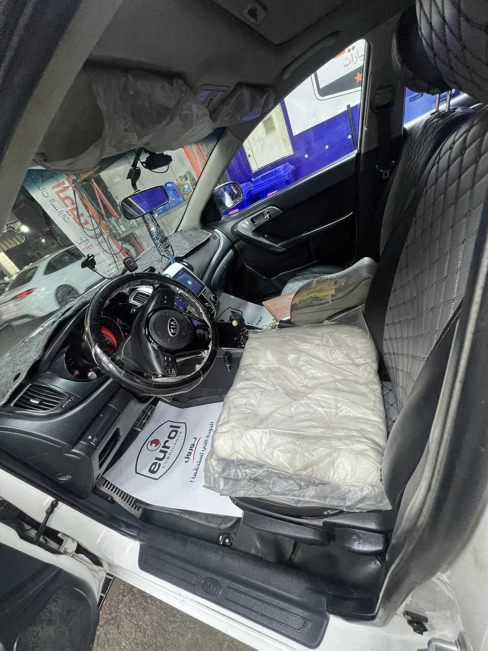 السلام عليكم ورحمة الله 
سيراتو 2013 فول مواصفات 1/1
بصمه تشغيل وبوب اشاير بالمري داخليه وخارجيه كامره خلفيه شاشه ايرباك عدد واحد بالستيرن 
شفتات كير 6 نمر عادي واتو فتحه بلوجكترات ام الشريط مو العاديه دعامايات طالعه مصبوغه بالسونار لان جديده السونار موجود بالصور الصندوك مالتها موجود يرجع ع البارد شغلته بسيطه وحاليا عليها صندوك مال فورتي ماشيه 190.000كيلو 
داخلها مدوشم اسود ورصاصي الاصلي مالتها قماش نضيف غرفتها الداخليه نضيفه ميحتاجلها حمام الشكل هاذه مرغوب عكس الاحدث السعر95 وبيها مجال للطيبين للاستفسار ***********
