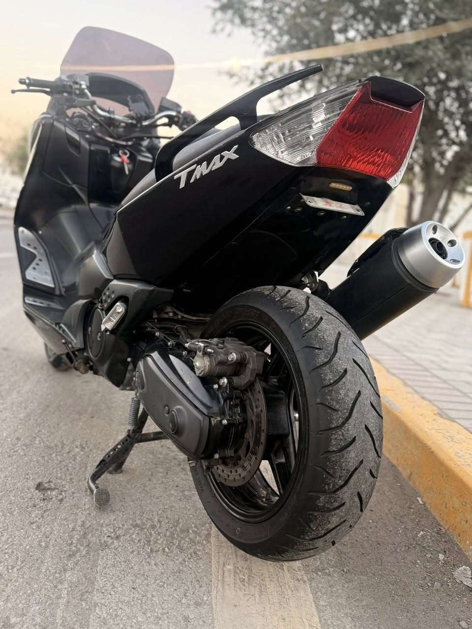 TMAX 2011
يا الله سلام عليكم
دراجه تي ماكس 2011 
الون اسود كفاله
نازله من معرض محلات كلشي وكلاشي للتجارة العامة قبل فتره الدراجه جديده كلش ضالمتها الصور 
ماشيه 40 الف 
سويجين برغي نقص ما بيها الدراجه تجنن
ومكفوله كفاله من مكينه ومن كفر شرط قطره صبغ مبيها
مكاني بغداد الامين الثانيه
الاستفسار ***********
