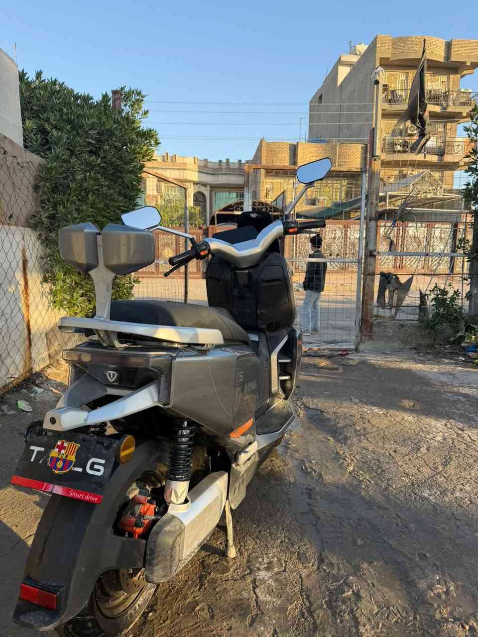 دراجه شحن ملكيه سته باتري كبير سرعه ٨٠ حقيقي دراجه مستعمله صار الها ٣اشهر بصمه صندوك على بصمه الدراجه نضيفه ملف 2500واط السعر مليون ونص  قفل بيها مجال قليل للاستفسار على رقم(***********)
