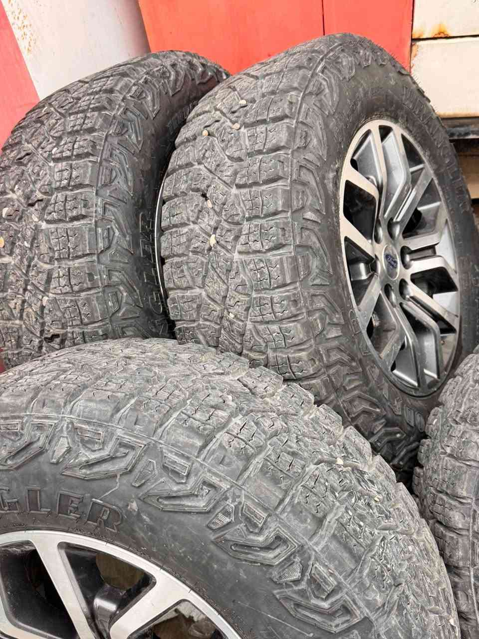 السلام عليكم  
 ويالة f150 tremor اصلي بلادي 
قياس 18 وتايرات جبلي استخدام قليل انتاج 2018
السعر 1000$


**إذا كنت صاحب هذا الإعلان وتريد حذفه لأي سبب، رجاءا أرسل رسالة إلى الدعم الفني**