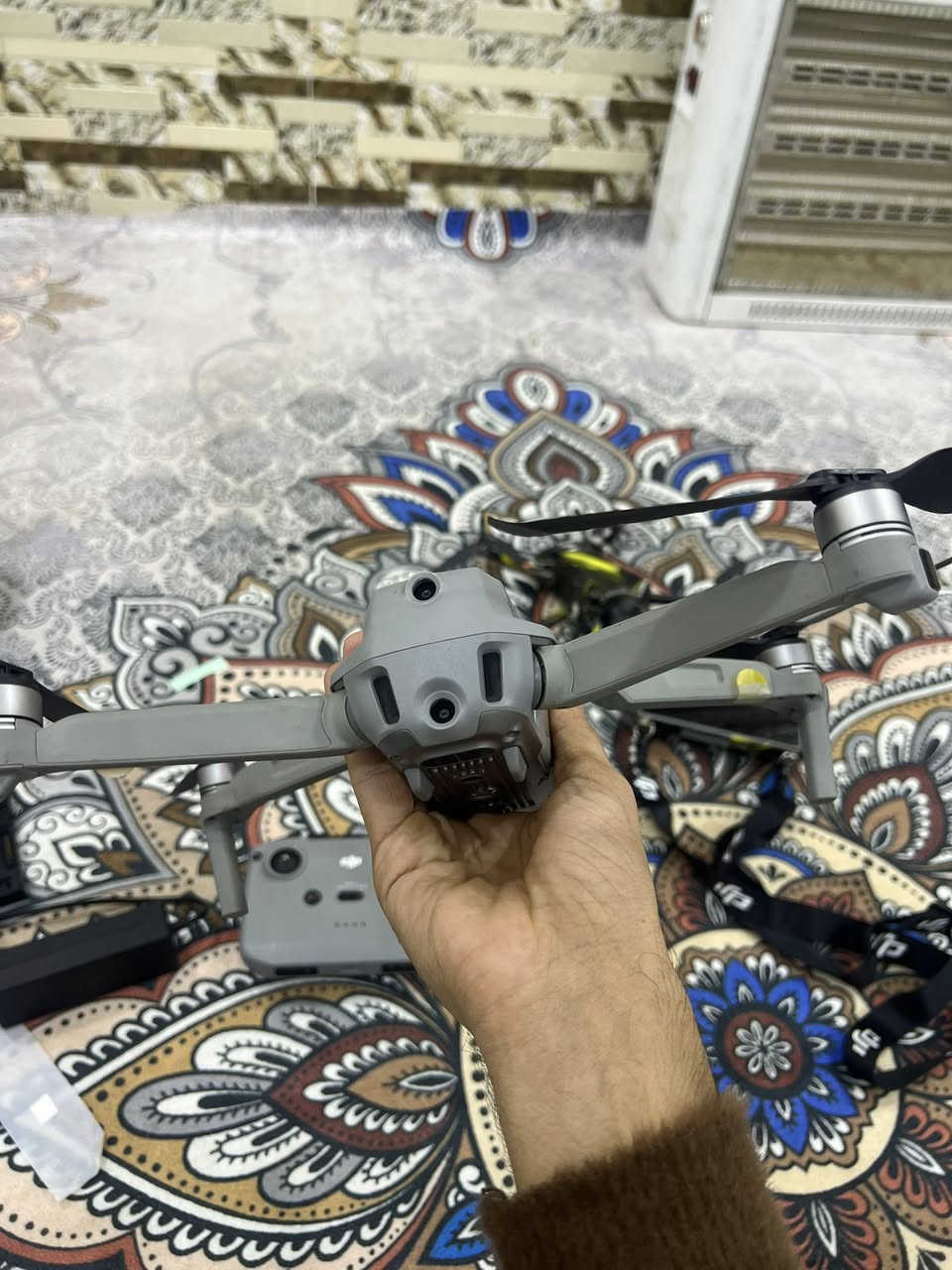 مافك اير تو
3 بطاريات 
جوستك شاحن كيبلات كامل ملحقات جنطه 
نضافه الدرون 80‎%‎
مكاني كوت 
سعر رخيص جدا 
***********
