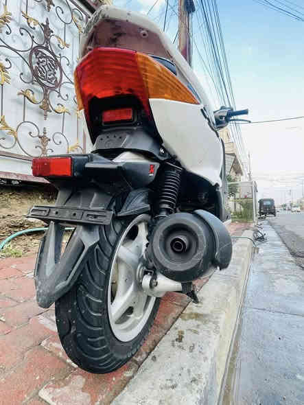 السلام عليكم
للبيع ( سكنس ) دراجه كامله وما بيه اي نقص.
محرك مكفول كهربائيات كله شغاله عليه ادامه
تاير خلفي تاير امامي دهن ام زويل شوته دسكات 
قايش جديد درجه كامله وما بيه اي نقص ( مكان ) 
بغداد ( الحسينيه) سعر ( ٦٧٥) وبيه مجال شراي اتصل 
وادلل *********** / 👍
