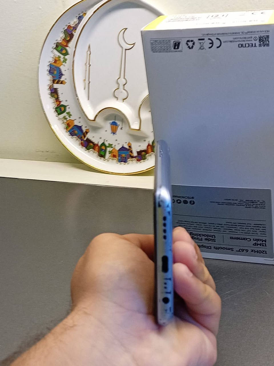 REALME C25 

الذاكرة :64 
اللون:سمائي
☝️بصمة اصبع
👤بصمة وجه 

'ملاحظة :فقط خدش بسيط بالشاشه ممأثر على اللمس 
الجهاز بحالة جيدة كما موضح بالصور 

السعر 60 الف قابل للتفاوض 
العنوان بغداد حي العامل أو البياع 
***********
