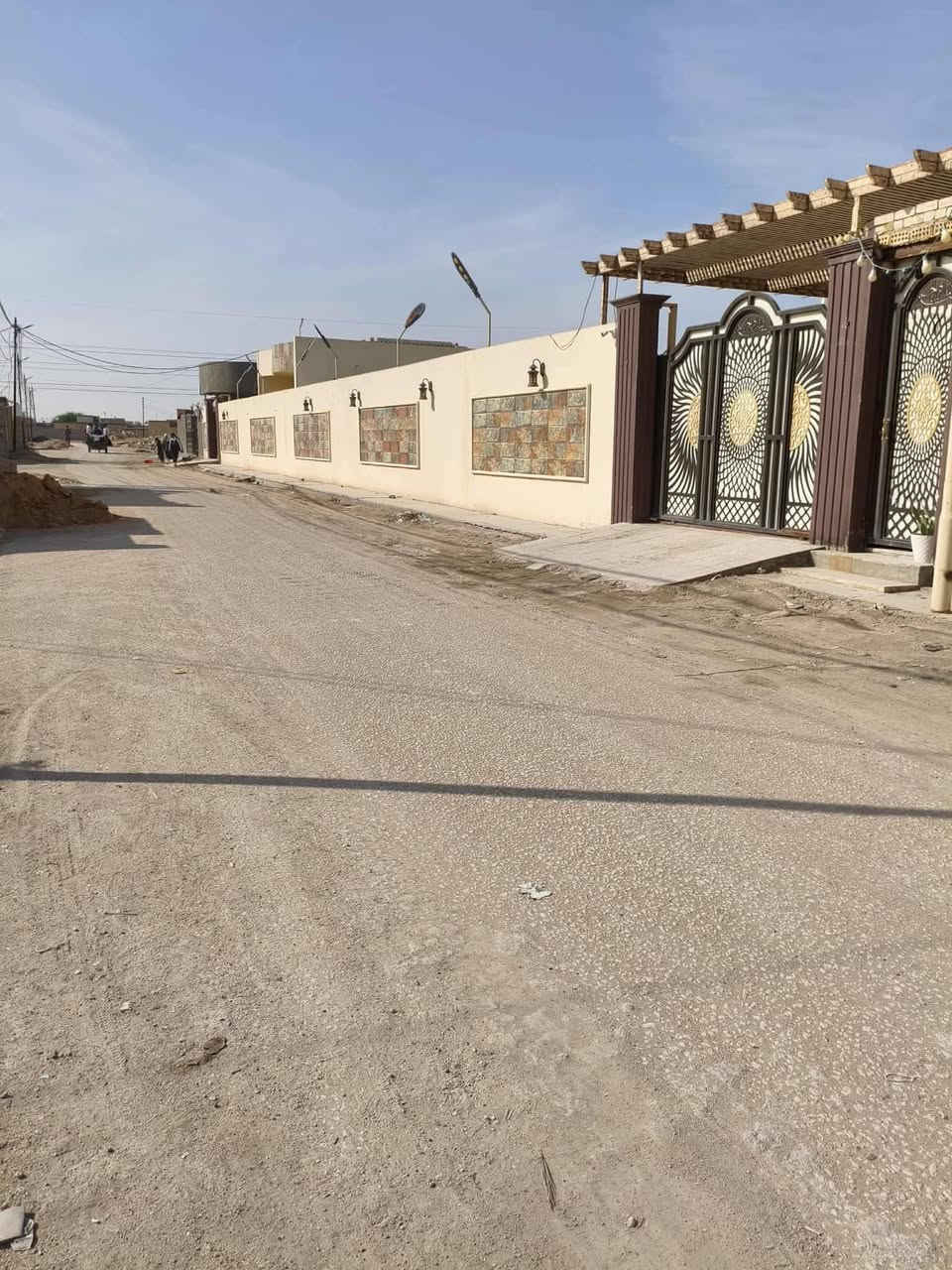 سلام عليكم عرصه للبيع مساحته 300م طابو زراعي سند 25 مكانه بشارع المطار شارع الصب قرب جسر الشهداء وتدخل عليها مكانه حلوو وخدمات كامله
السعر 16 قفل  
الإستفسار ***********
