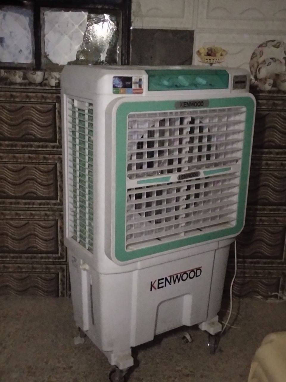 ١٥ ستول رايدهن ٢٥٠
٢ صبورات قياس كبير ٨٠
٢٠كراسي بلاستك  ١٢٥
مكتب صيدليه ٨٠
 ثنين مبردات جديدات كلش ما مستخدم ابد الوحده ع  ٣٣٠
***********
