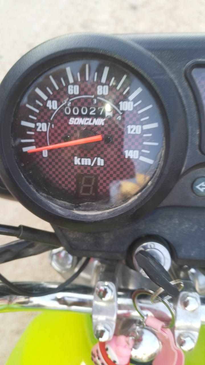 دراجة سونك 5 گير زيرو قبل يومين اخذتها من الشركة للبيت ماطلعت بيها
اخذتها واشتريت سيارة مااحتاجها  
اريدها 900  وبيه مجال بسيط حك الجيه 
*********** عنواني محمودية
