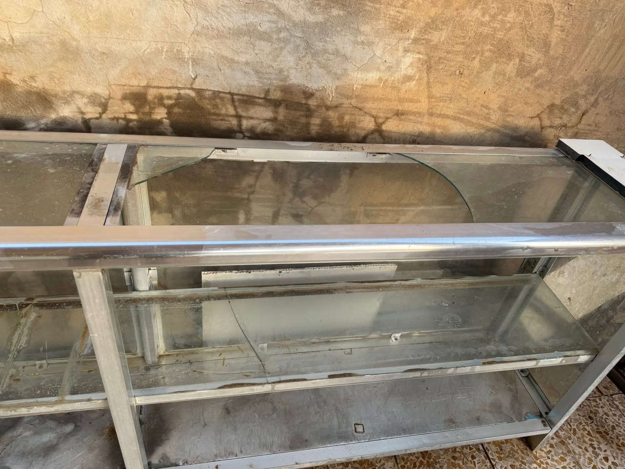 باترين المنيوم زجاج
عدد 2
الاولى : طول 3.50 / العرض 40cm
الثانيه طول 2 / العرع 50cm
الضر مالها كسر زجاج مثل ما موضح بالصور 
السعر 150


**إذا كنت صاحب هذا الإعلان وتريد حذفه لأي سبب، رجاءا أرسل رسالة إلى الدعم الفني**