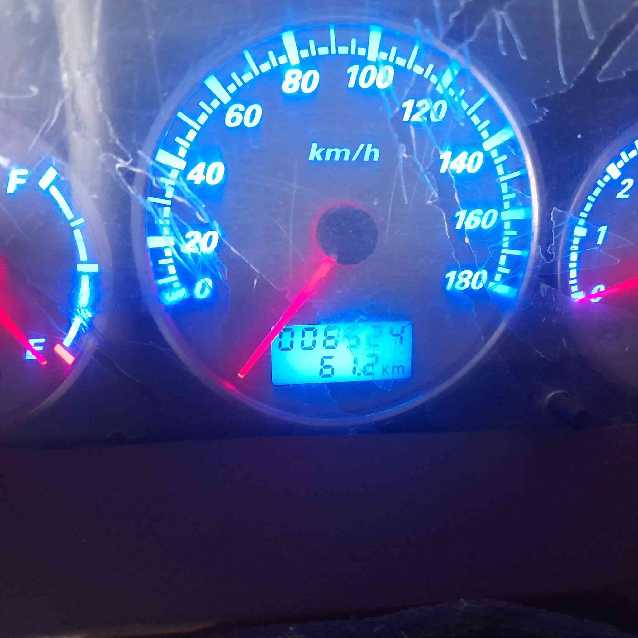 سلام عليكم عندي فوتو الوان بسم شخص واني دا اسدد اقصاط واسويلك وكاله عامه واني التسديد  عليه تريد اتسديد عليك  ابيعك وكاله واوديك للمصرف اني دا اسدد بيه  وماعليه لاغرامه مرور ولاهيئه سياره نضيفه تبريد محرك كير اكسل كله جديد بس سياره مهموله  تريد واحد جناي رقم تلفوني *********** مكان سياره بغداد مقابل باب لاغا رايده ب٤٥  ورقه
