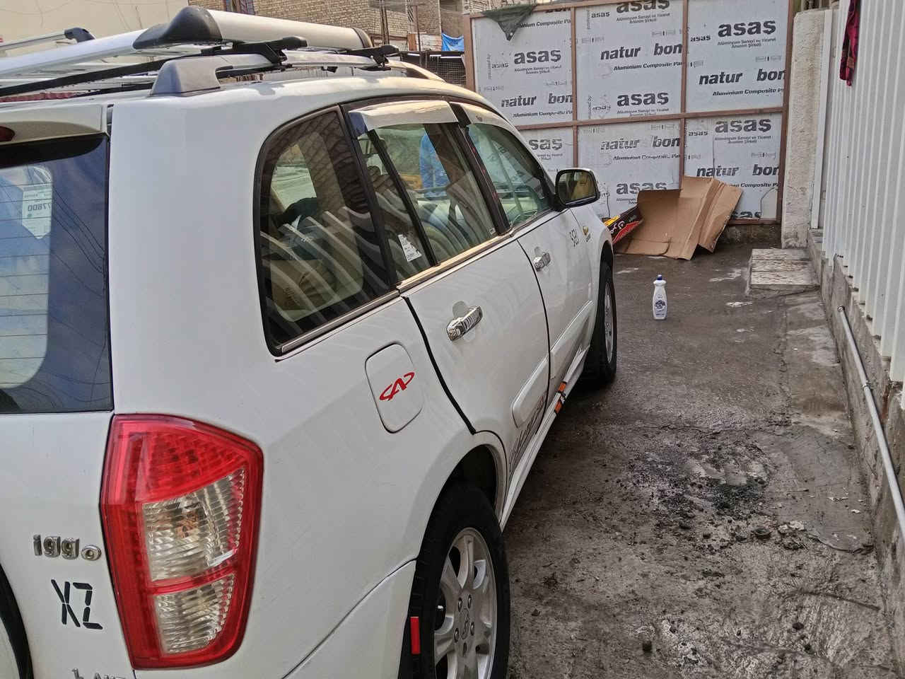 سلام عليكم شيري تيكو موديل 2012 الشكل الجديد بيها صبغ باب وجاملغ جهة الامامي بيها خياسات ب دوسة الامامية محرك جيد ماشية 83 الف سنوية لغاية ل27 وسيارة بأسمي السعر 49 وبيها مجال حك الجية العنوان بغداد الشعب الرقم الهاتف  ***********
