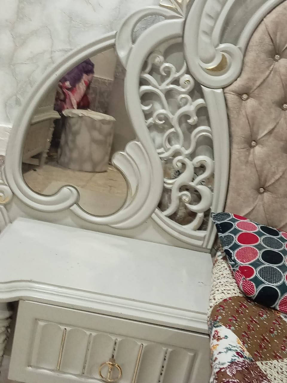 متاح غرفه اخشاب تركي مستعمله بسعر مناسب المكان بابل رقم الهاتف ***********

