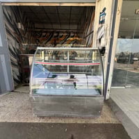 عارضة كيك • ألبان أجبان • متر وربع