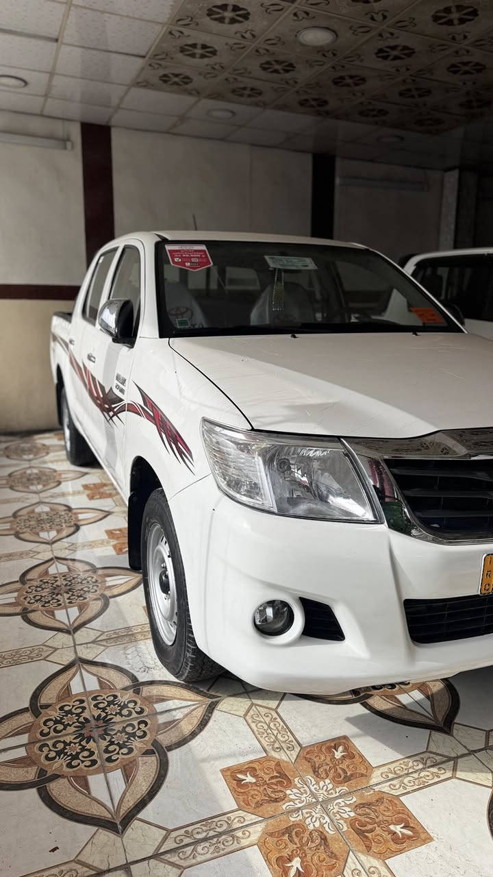 السلام عليكم بيكم 2014 كير عادي رقم مميز ابيعها هيه والرقم السياره كفاله عامه بس بارد بيها من الخلف جوه البك لايت فقطط بكل السياره ماشيه 120 الف فقط مشي حقيقي مواصفاتها معروفه والصور واضحه 
بيع او مراوس حسب القناعه 
السياره احلى من الصور بهواي كلش نصبتها حلوه ومابيها شخوط ولا رصعات ولا بارد كلشي مابيها 
مكان السياره صلاح الدين قضاء بلد 
***********
***********
