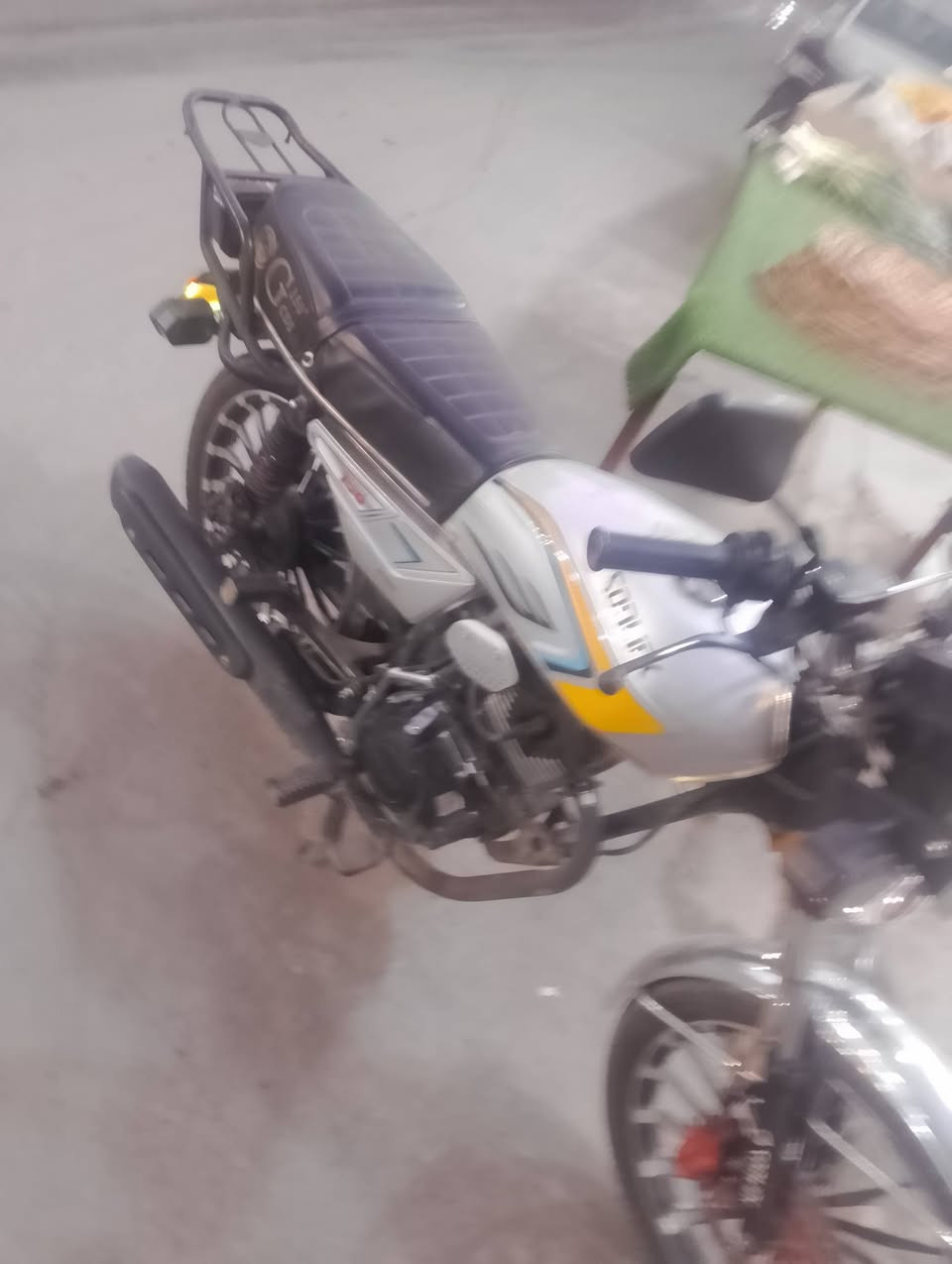 السلام عليكم شباب دراجه كير ايراني موديل 25 مكينه خير من الله تفحص وتأخذ ماشيه 22 اي نقص ما بيها جيب 10  فيتريه وياك وتفحص وتأخذ مكاني بغداد 
***********
